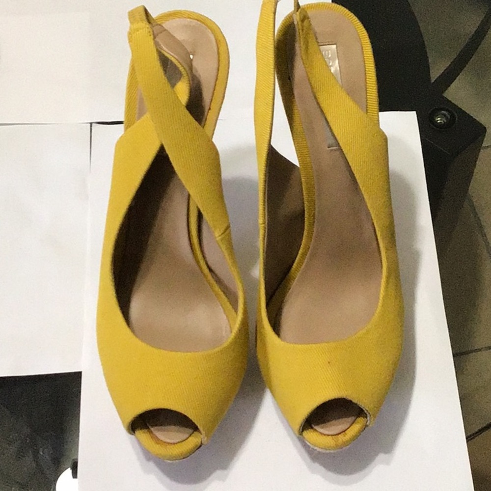 Bcbg maxazra sandal shoe